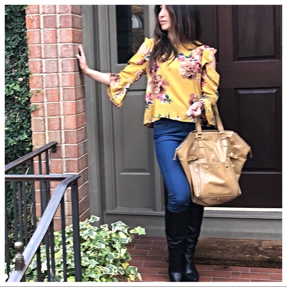 ✨LAST 1✨Mustard floral print cold shoulder blouse - Picture 3 of 8